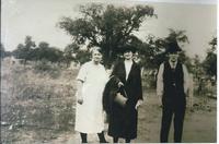 Jessie Montgomery Davis w/ parents Eastland, Tx. 1920.